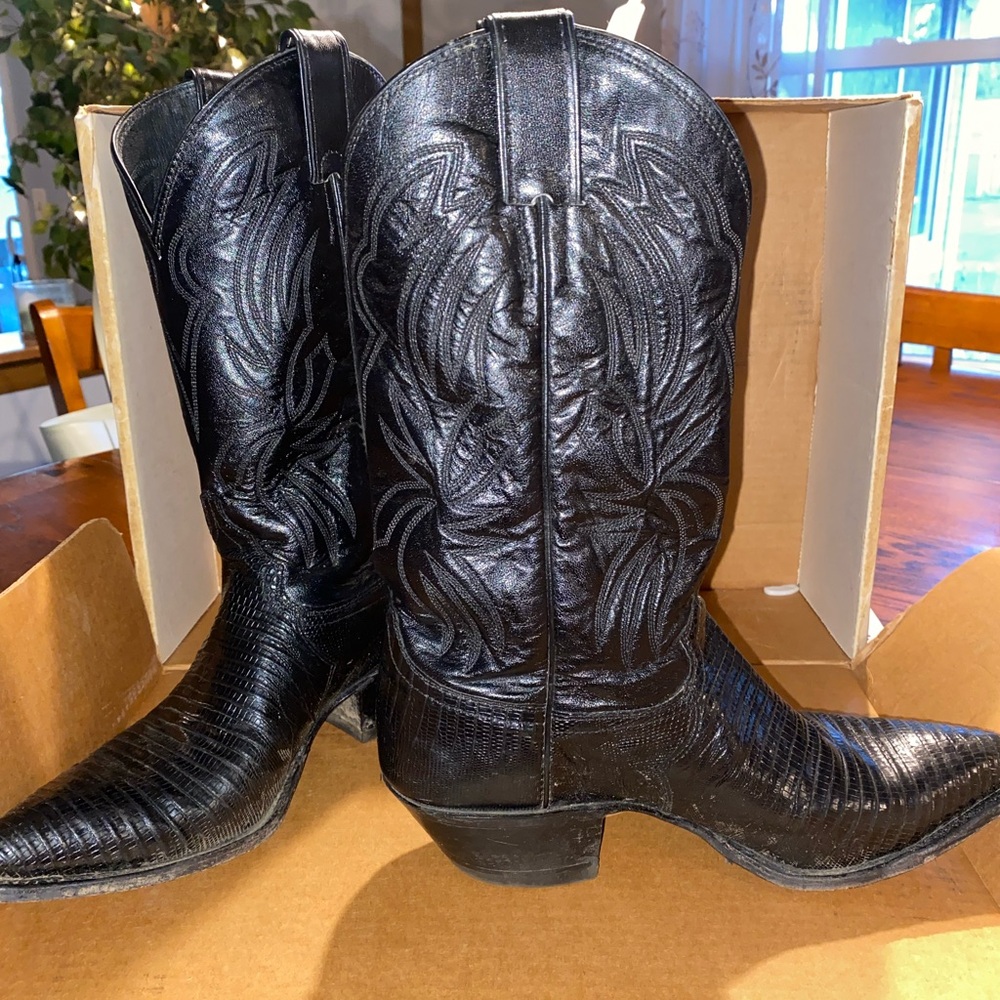 Justin black cowboy / cowgirl Leather boots sz 8